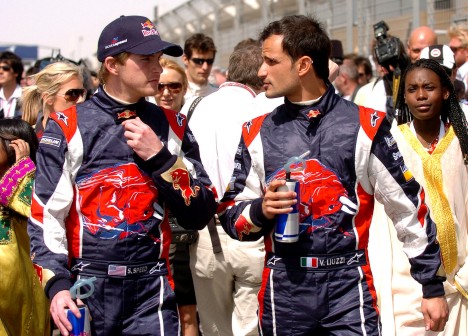 Scott Speed tv. har forlænget med Toro Rosso
